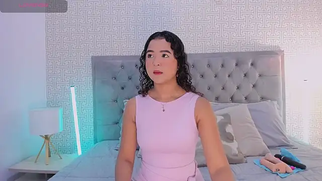Evaa Lunna  online show from May 20, 8:28 pm