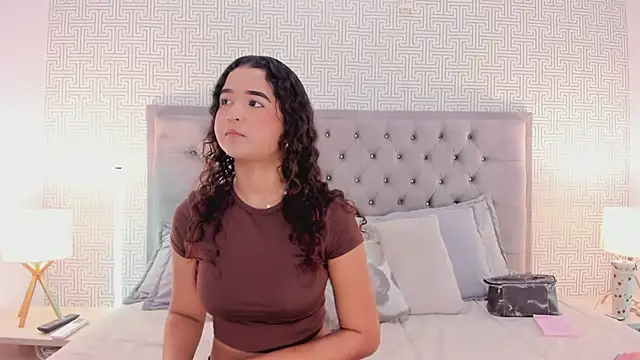 Evaa Lunna  online show from March 16, 8:11 pm