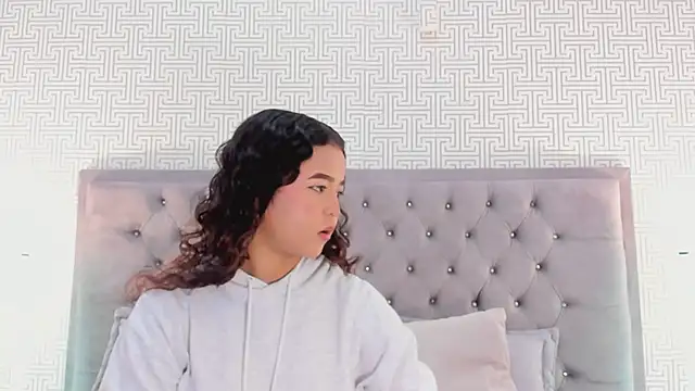 Evaa Lunna  online show from March 5, 8:16 pm