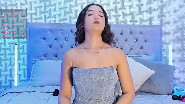 Evaa Lunna  online show from October 31, 8:49 pm