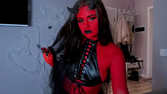 AlexaButttler online show from October 31, 9:43 pm