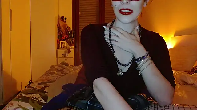 refem9 online show from December 18, 7:18 pm