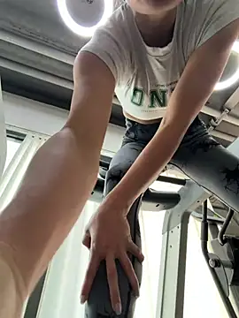 Ninazhang online show from April 8, 1:18 am