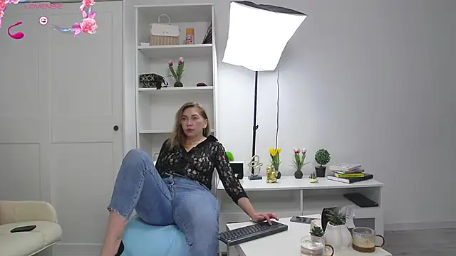 Snapshot of Anna_glamlovely chatting on October 19, 4:59 am Anna glamlovely online show from October 19, 4:59 am