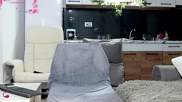 Anna glamlovely online show from March 18, 12:51 pm