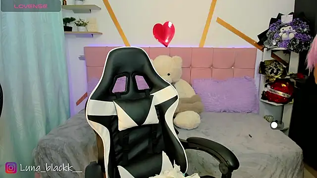 Luna blackk online show from April 12, 11:52 pm