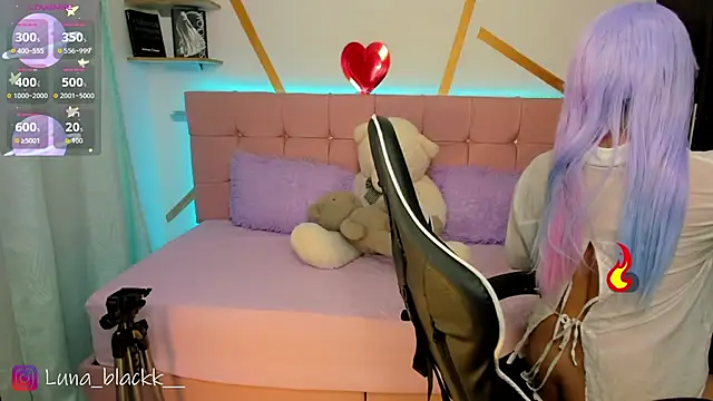 Luna blackk online show from May 31, 9:15 pm