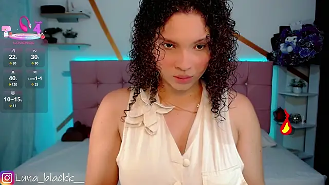 Snapshot of Luna_blackk chatting on November 6, 9:08 pm Luna blackk online show from November 6, 9:08 pm