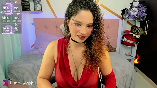 Snapshot of Luna_blackk chatting on June 18, 9:09 pm Luna blackk online show from June 18, 9:09 pm