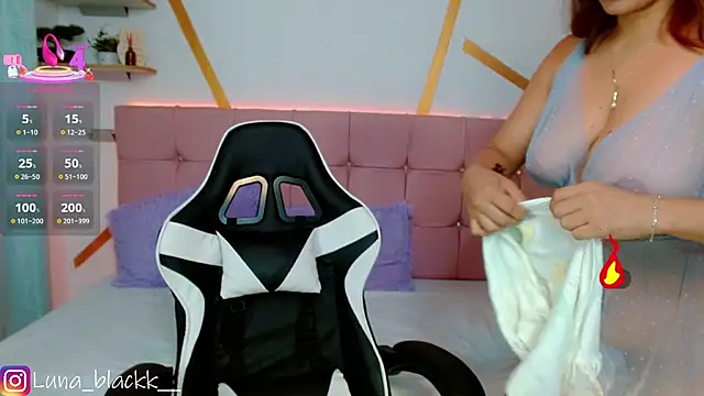 Luna blackk online show from January 10, 9:10 pm