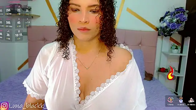 Snapshot of Luna_blackk chatting on November 30, 9:04 pm Luna blackk online show from November 30, 9:04 pm