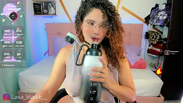 Snapshot of Luna_blackk chatting on June 9, 9:05 pm Luna blackk online show from June 9, 9:05 pm
