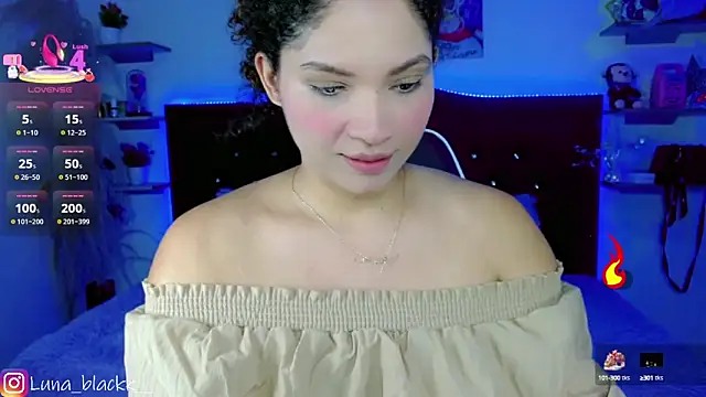 Snapshot of Luna_blackk chatting on October 9, 9:04 pm Luna blackk online show from October 9, 9:04 pm