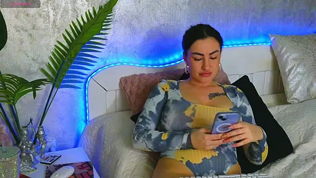 Aelorya online show from December 4, 7:35 pm