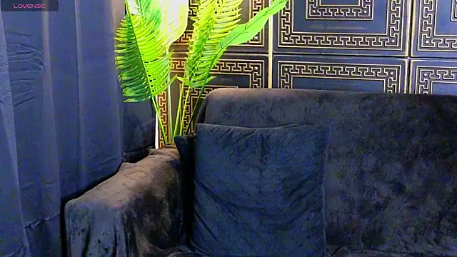 Aelorya online show from December 15, 4:24 pm