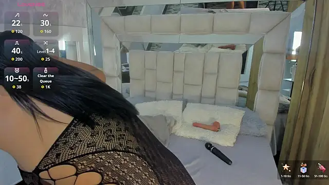 VICTORIAGRAYS online show from March 31, 11:01 am