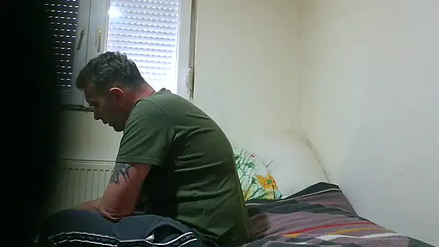 Snapshot of saladinbakiz chatting on February 27, 2:06 pm saladinbakiz online show from February 27, 2:06 pm