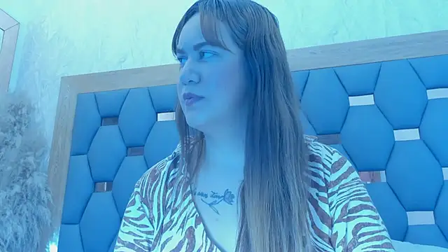 juliette pretty  online show from March 31, 7:05 pm