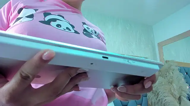 juliette pretty  online show from February 14, 7:03 pm