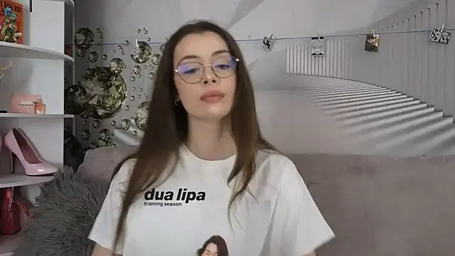 EvoletteLouLou online show from December 22, 5:35 pm