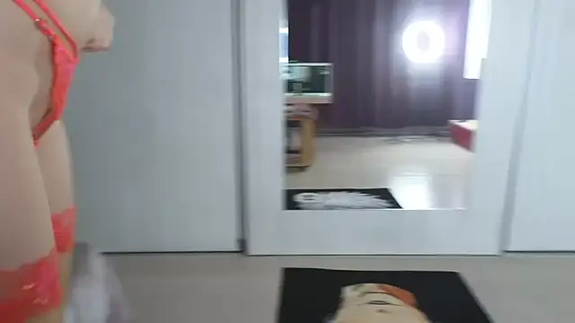 EvoletteLouLou online show from March 6, 1:50 pm