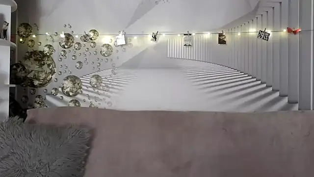 EvoletteLouLou online show from November 18, 3:15 pm