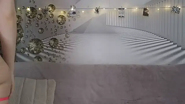 EvoletteLouLou online show from March 3, 9:38 am