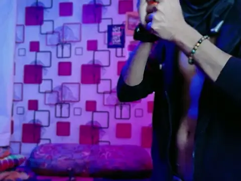 ChiseledCharm online show from December 3, 7:13 pm