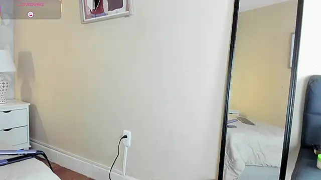 isabella milf  online show from October 14, 7:03 pm