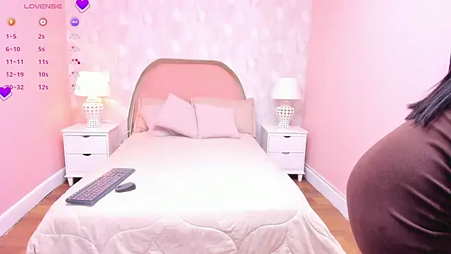 isabella milf  online show from April 7, 7:04 pm