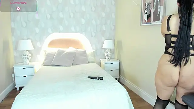 Snapshot of isabella_milf_ chatting on December 5, 7:12 pm isabella milf online show from December 5, 7:12 pm