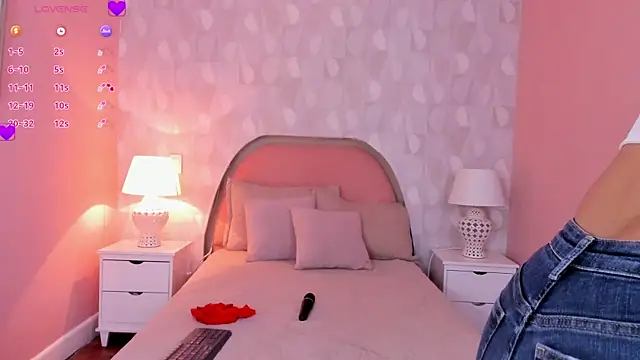 isabella milf  online show from April 5, 7:09 pm