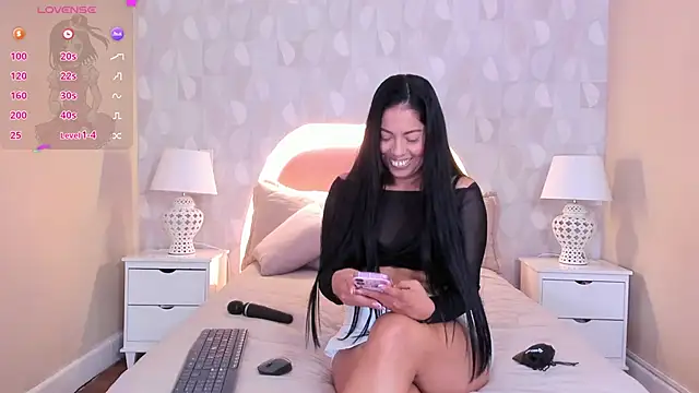 isabella milf  online show from March 18, 7:04 pm