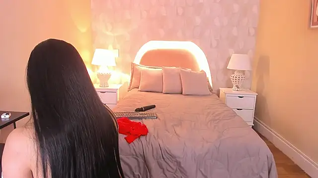 isabella milf  online show from February 14, 7:14 pm