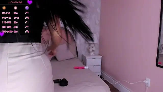 isabella milf  online show from April 15, 7:07 pm