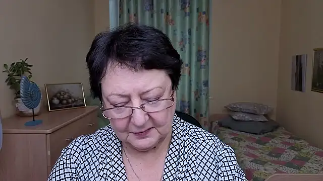 Margo Moll online show from December 5, 7:40 am