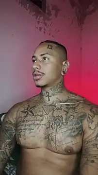 Snapshot of David_tatto1 chatting on February 14, 4:02 am David tatto1 online show from February 14, 4:02 am