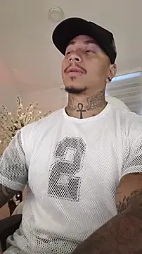 Snapshot of David_tatto1 chatting on December 20, 10:01 pm David tatto1 online show from December 20, 10:01 pm