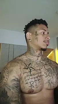 Snapshot of David_tatto1 chatting on December 17, 2:49 am David tatto1 online show from December 17, 2:49 am