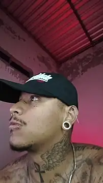 Snapshot of David_tatto1 chatting on February 26, 3:06 am David tatto1 online show from February 26, 3:06 am