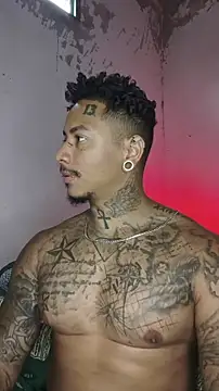 Snapshot of David_tatto1 chatting on February 8, 7:11 pm David tatto1 online show from February 8, 7:11 pm