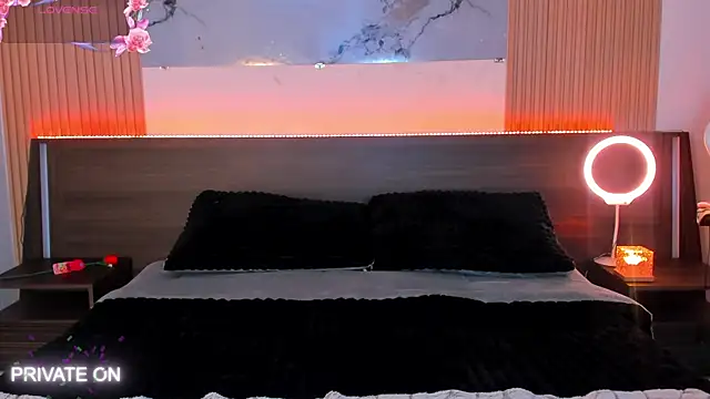 samanthaa moon online show from March 11, 12:15 am