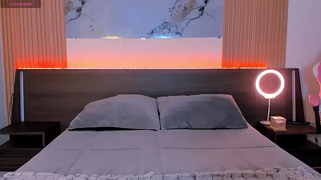 samanthaa moon online show from April 4, 9:43 pm