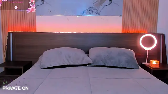 samanthaa moon online show from April 14, 1:10 am