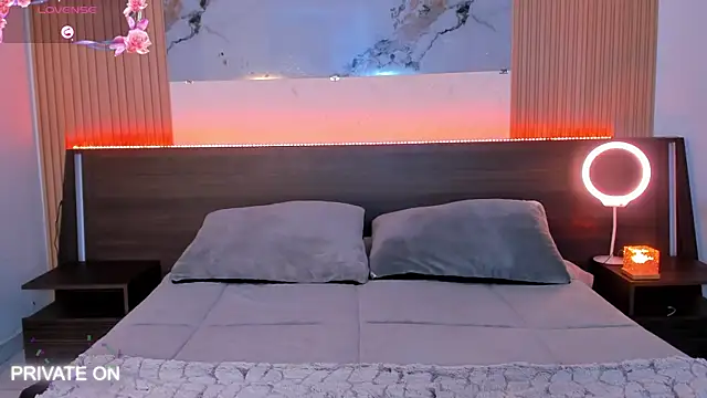 samanthaa moon online show from April 8, 11:06 pm