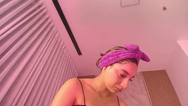 Snapshot of celeste_moonx chatting on February 13, 11:54 am celeste moonx online show from February 13, 11:54 am