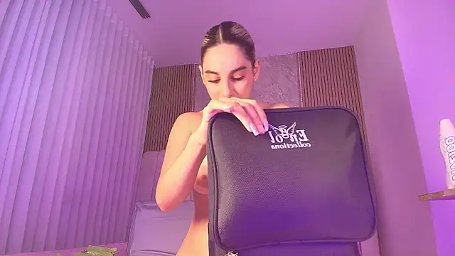 Snapshot of celeste_moonx chatting on February 5, 12:01 pm celeste moonx online show from February 5, 12:01 pm