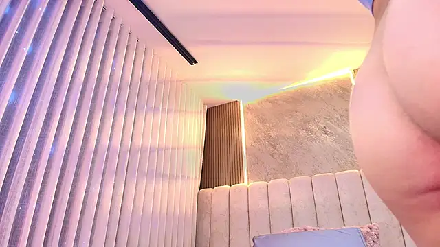 Snapshot of celeste_moonx chatting on December 19, 12:07 pm celeste moonx online show from December 19, 12:07 pm