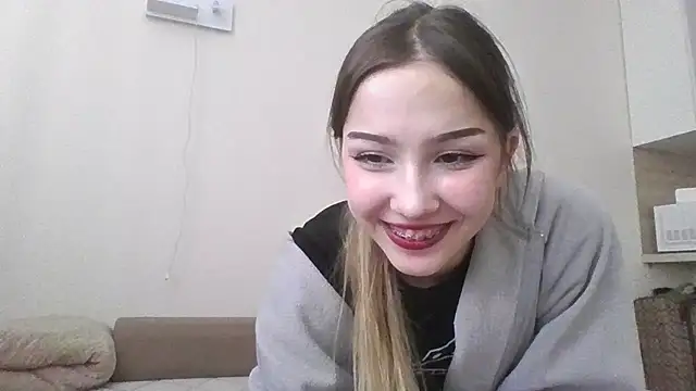 Snapshot of sillybloom chatting on October 5, 5:42 am sillybloom online show from October 5, 5:42 am