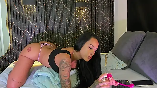 ZOETTAYLOR online show from December 20, 10:45 pm